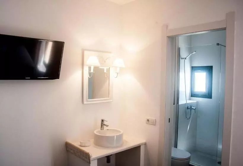 هاستل Hostal Bon Sol