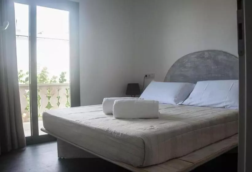 هاستل Hostal Bon Sol