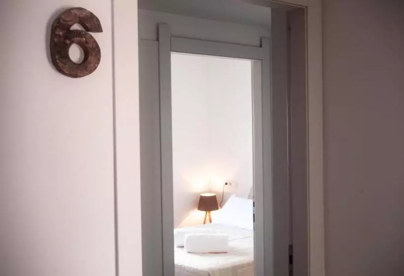 هاستل Hostal Bon Sol