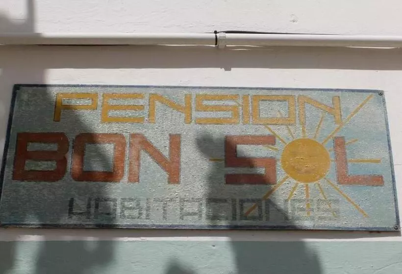 هاستل Hostal Bon Sol