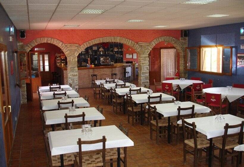 Albergue Restaurante Salto De Bierge   Hostel