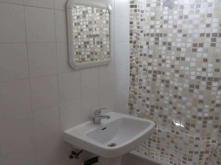 Albergue Restaurante Salto De Bierge   Hostel