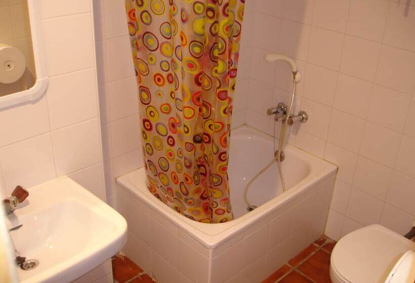 Albergue Restaurante Salto De Bierge   Hostel