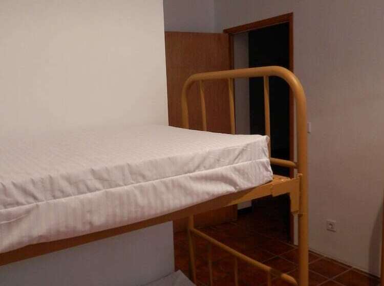 Albergue Restaurante Salto De Bierge   Hostel