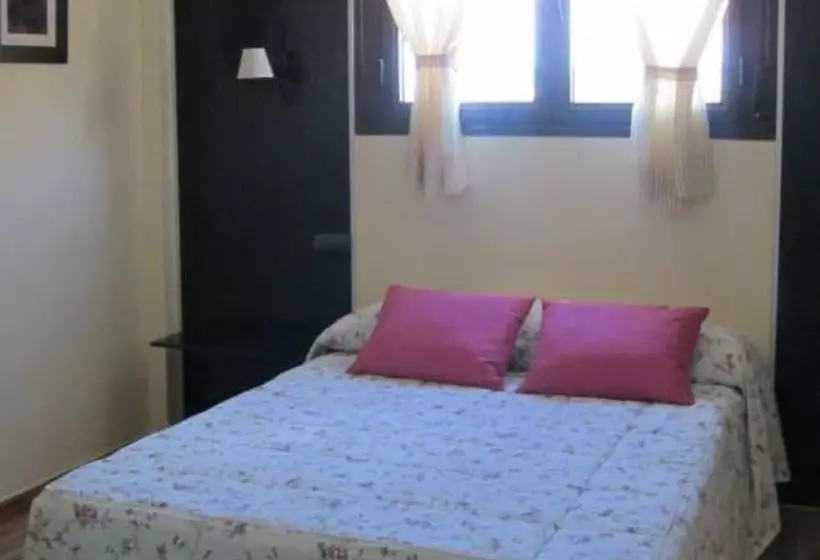 هتل Casa Rural Virgen De Las Cruces