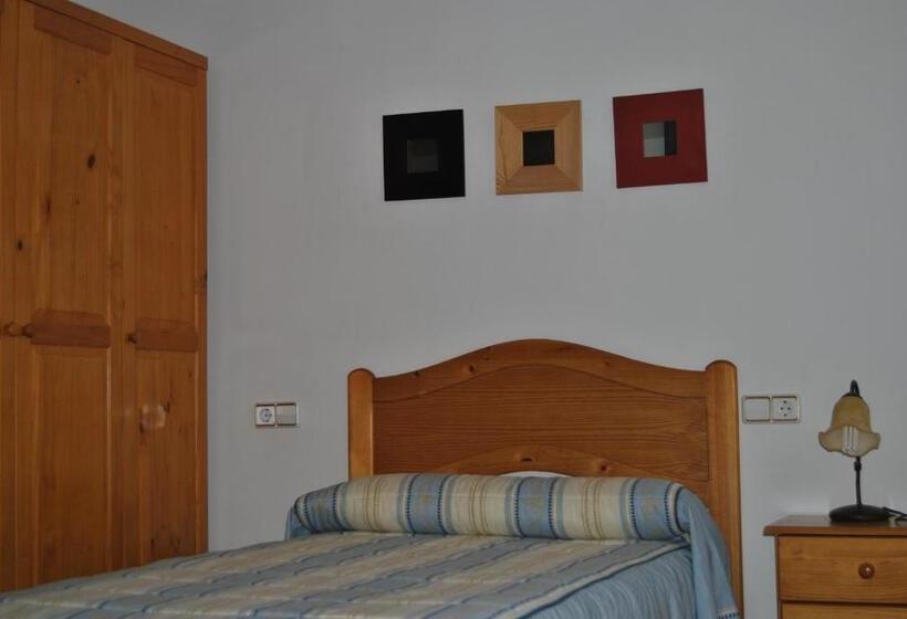 Отель Hostal Rural Amador