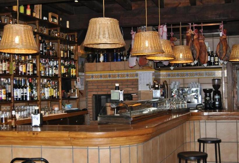 Отель Hostal Rural Amador