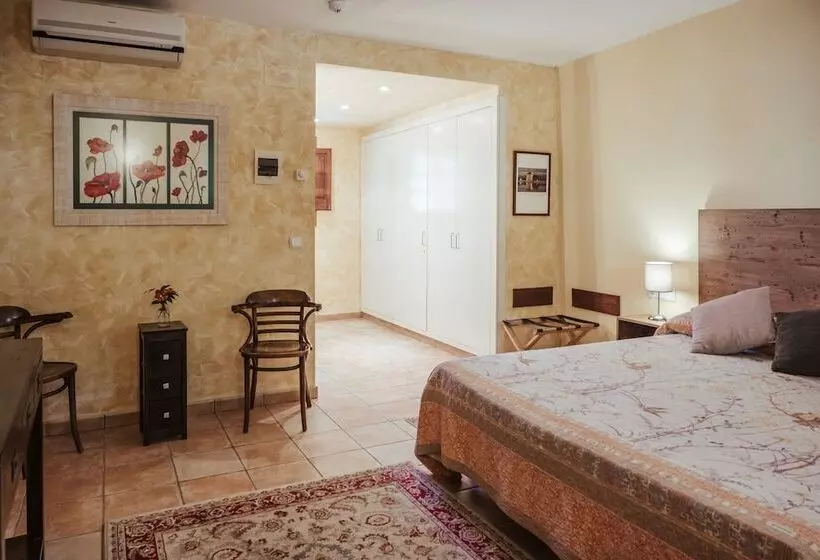 ホテル La Sala De Camós