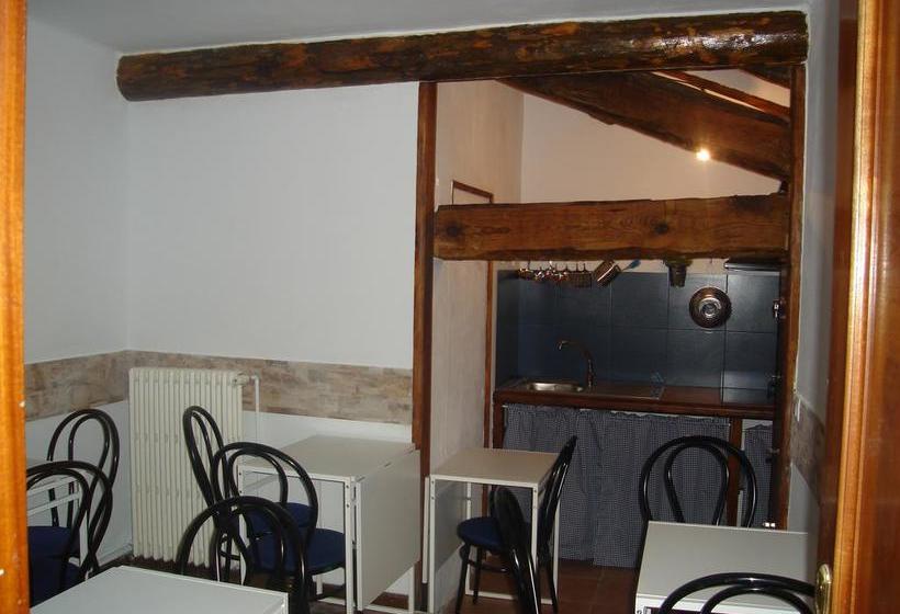 هتل Mesón Del Gallo