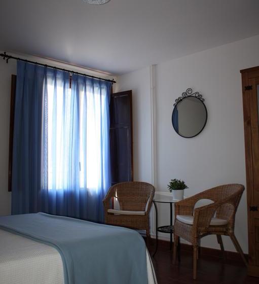 هتل Mesón Del Gallo