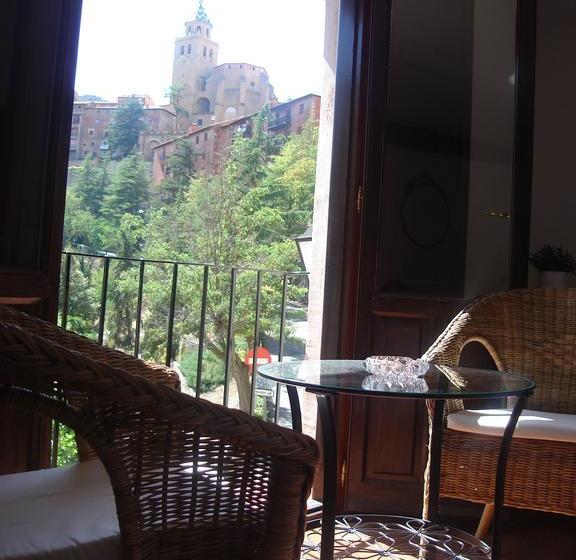 هتل Mesón Del Gallo