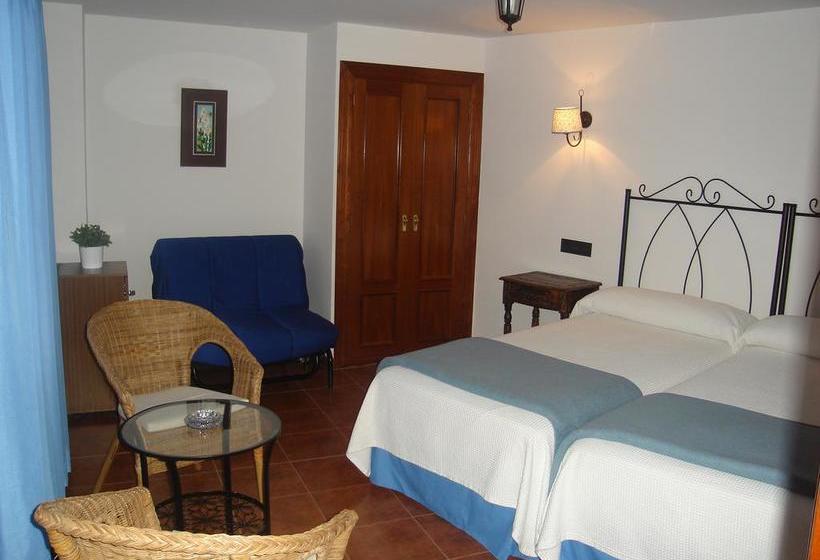 هتل Mesón Del Gallo