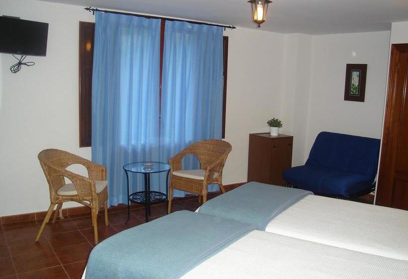 هتل Mesón Del Gallo