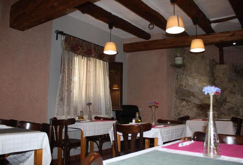 هتل Mesón Del Gallo