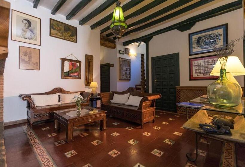 فندق ريفى Calerilla