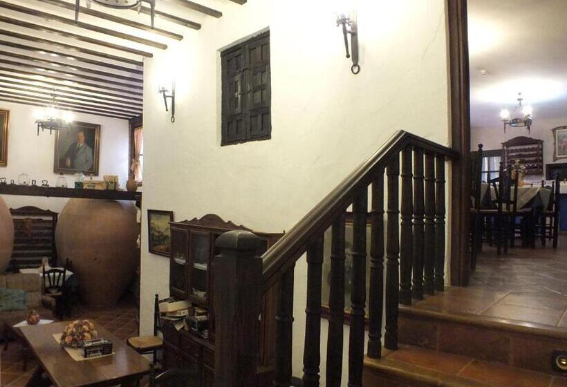 فندق Rural Posada Los Caballeros