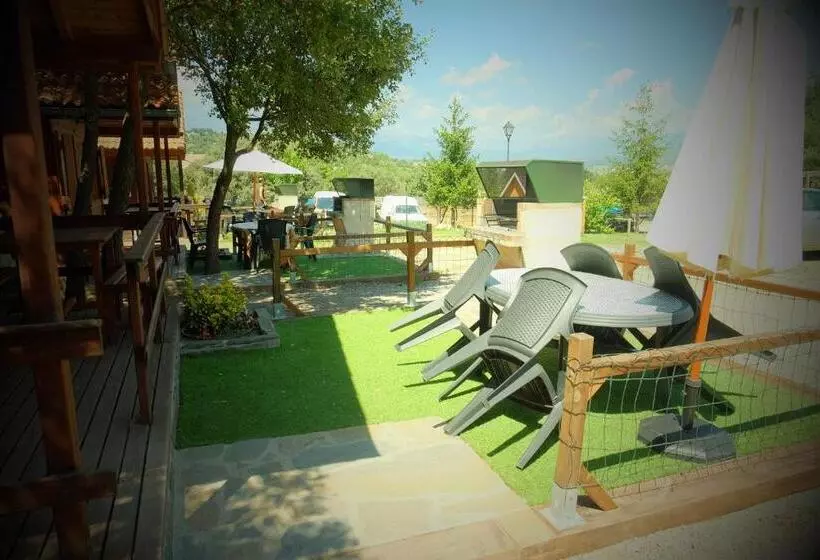 اقامتگاه Camping Gironella