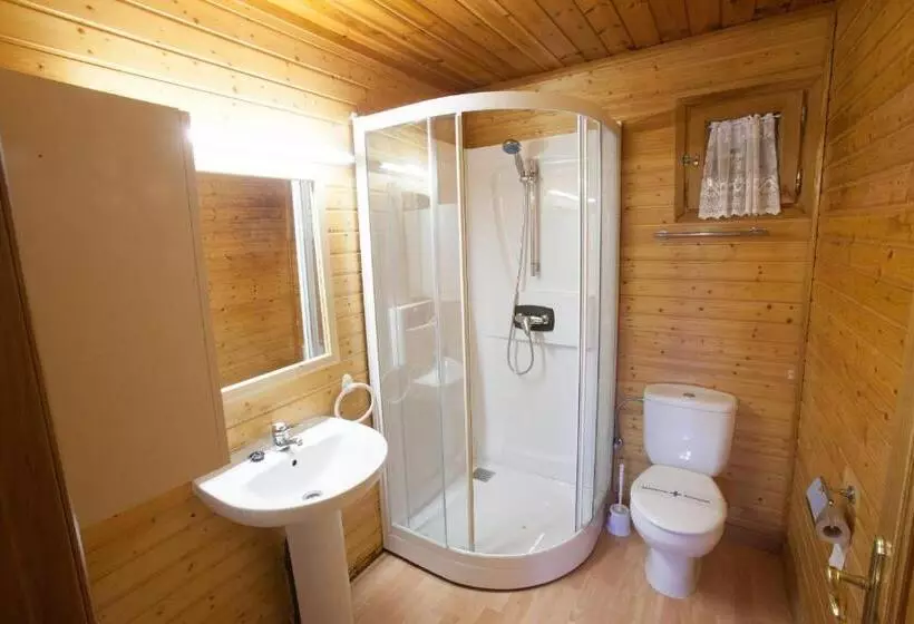 اقامتگاه Camping Gironella