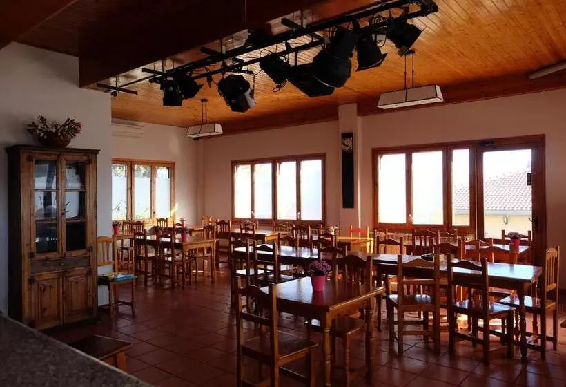 اقامتگاه Camping Gironella