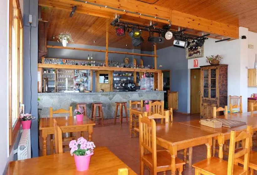 اقامتگاه Camping Gironella