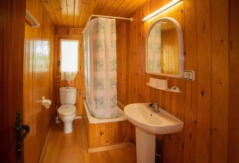 اقامتگاه Camping Gironella
