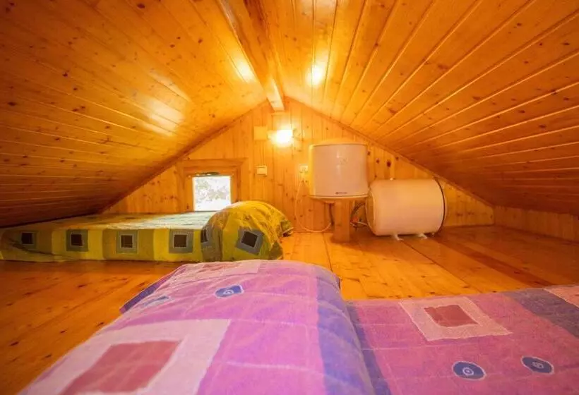 اقامتگاه Camping Gironella