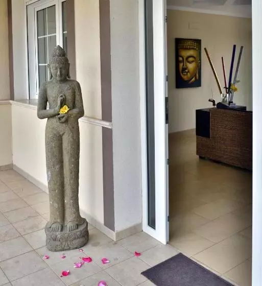 リゾートホテル Villa Dhanvantari