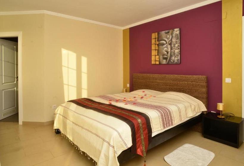 استراحتگاه Villa Dhanvantari