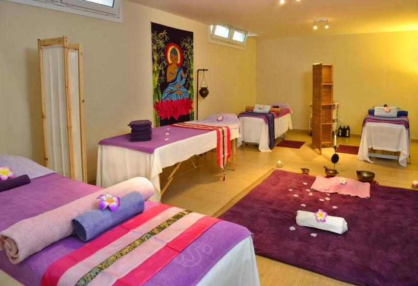 استراحتگاه Villa Dhanvantari