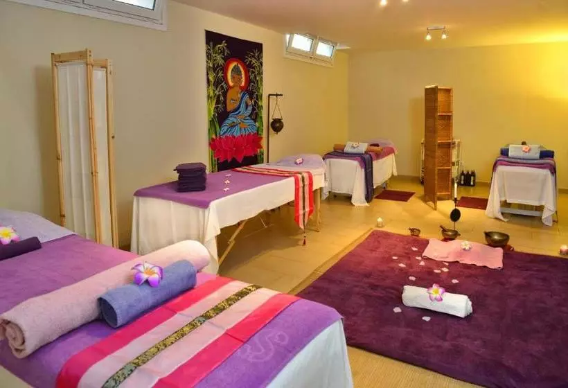 リゾートホテル Villa Dhanvantari