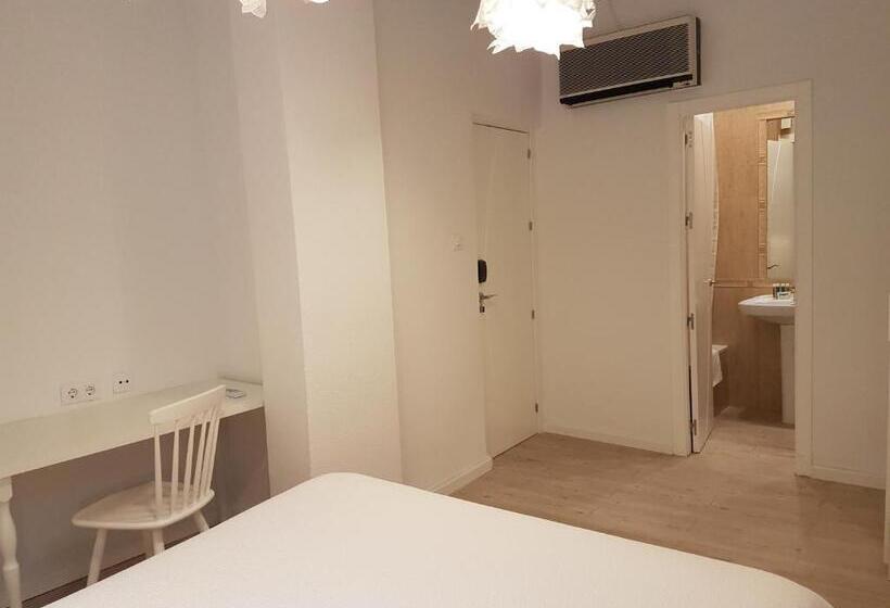 هاستل Las Atarazanas Design Hostal