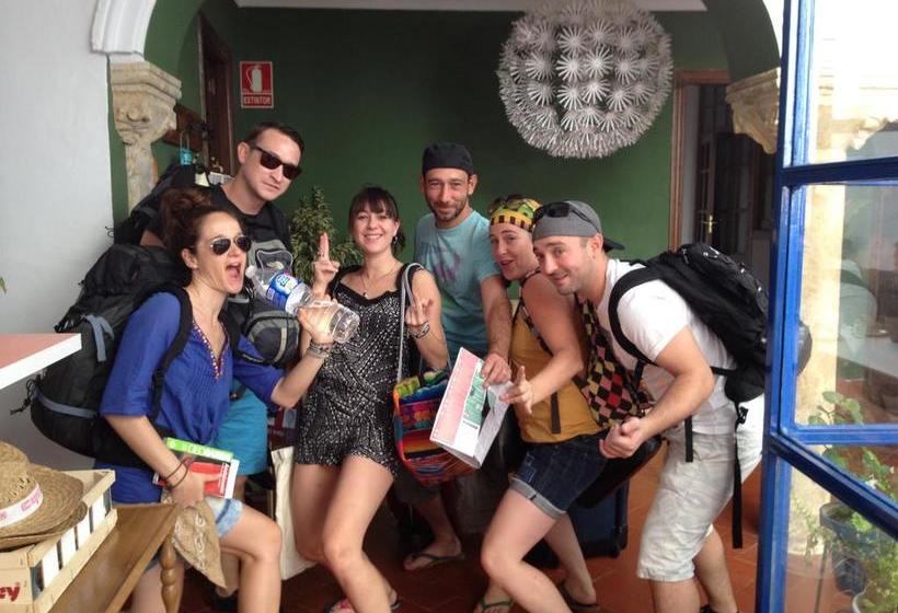 تختخواب و صبحانه El Sueño Hostel