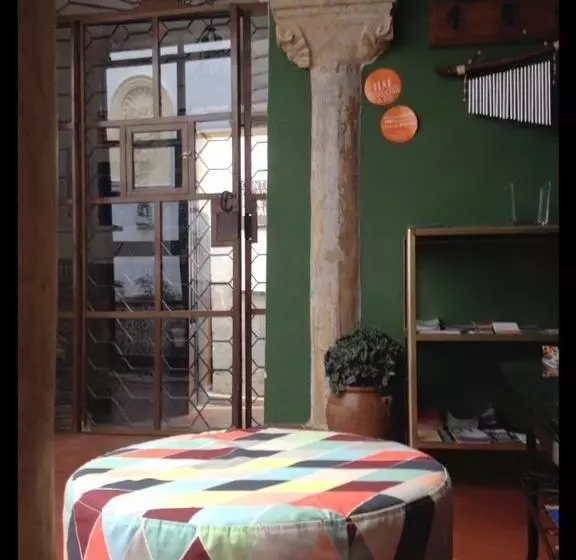 تختخواب و صبحانه El Sueño Hostel