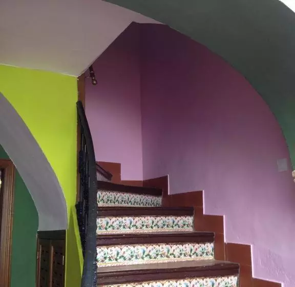 تختخواب و صبحانه El Sueño Hostel