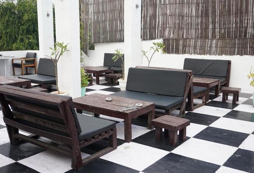 Hotel Sapphire Udaipur