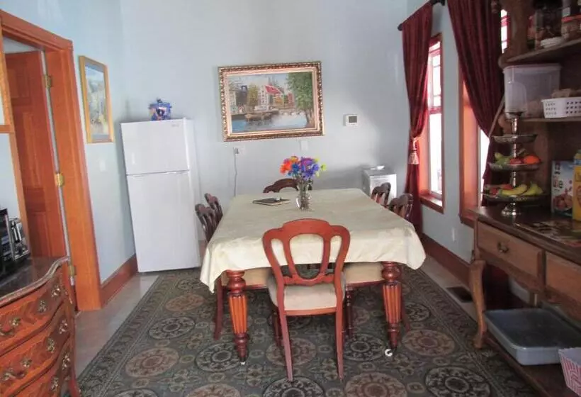 ベッドアンドブレックファースト Mansion Inn Lake Stevens