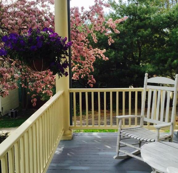 ベッドアンドブレックファースト The Borland House Inn