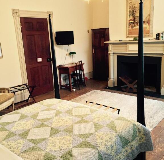 ベッドアンドブレックファースト The Borland House Inn