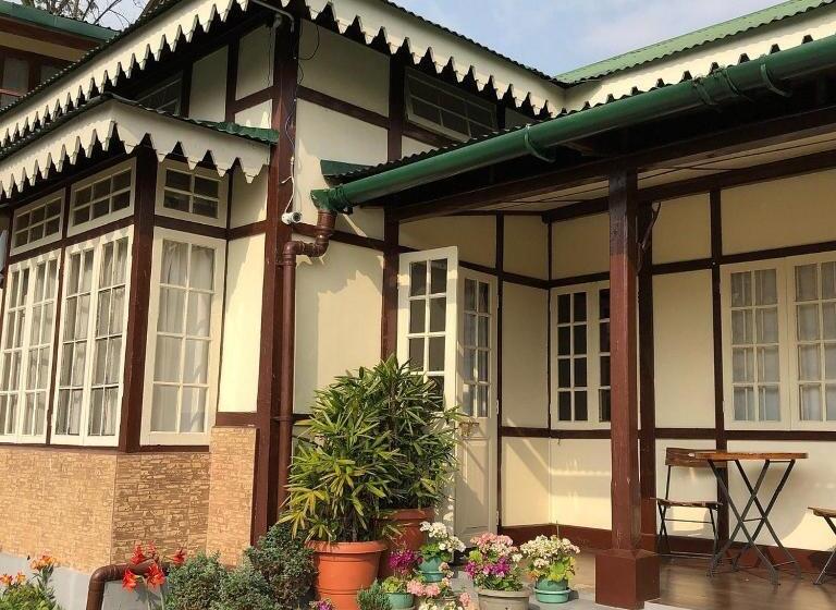 Cafe Shillong Bed And Breakfast