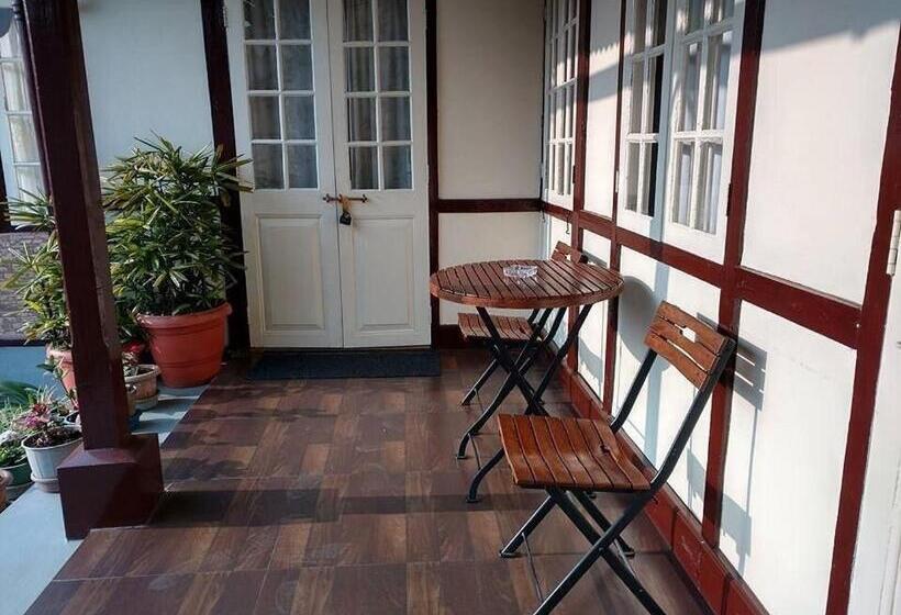 Cafe Shillong Bed And Breakfast