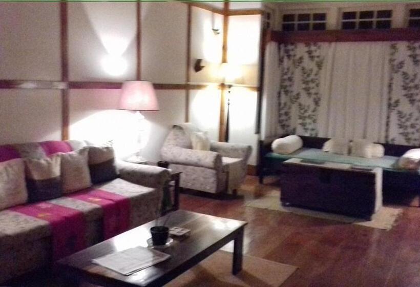 Cafe Shillong Bed And Breakfast