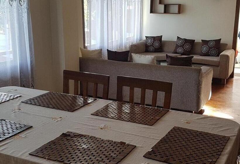 Cafe Shillong Bed And Breakfast