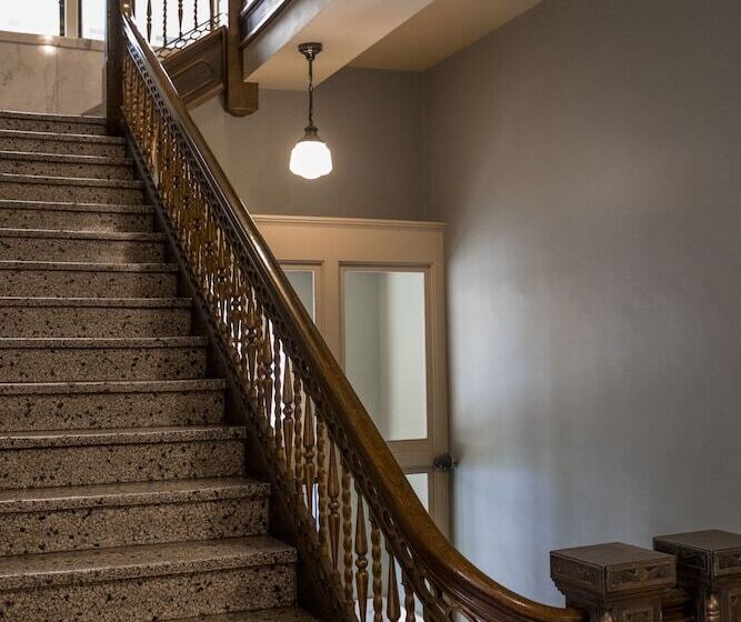 Finlen Hotel And Motor Inn