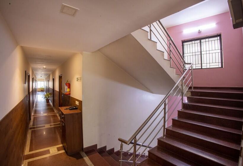 Metro Plaza Hotel By Rak Rooms, Mangaluru