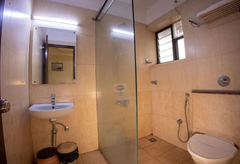 Metro Plaza Hotel By Rak Rooms, Mangaluru