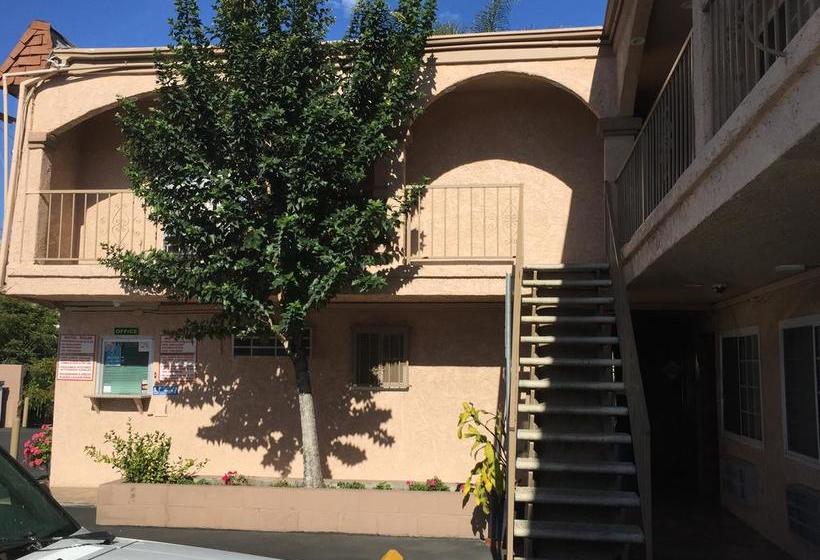 Мотель Foxy S Motor Inn On Florence & Hoover St