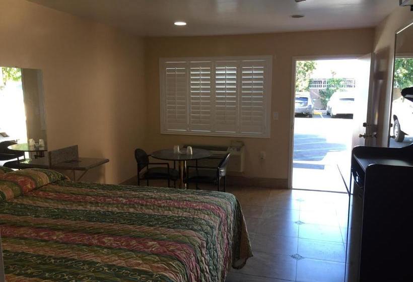 Мотель Foxy S Motor Inn On Florence & Hoover St