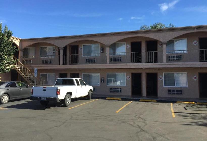 Мотель Foxy S Motor Inn On Florence & Hoover St