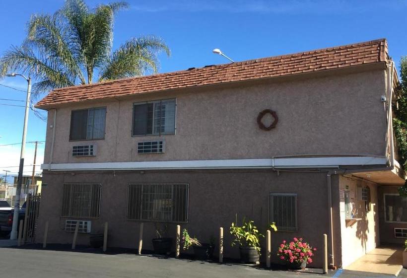 Мотель Foxy S Motor Inn On Florence & Hoover St