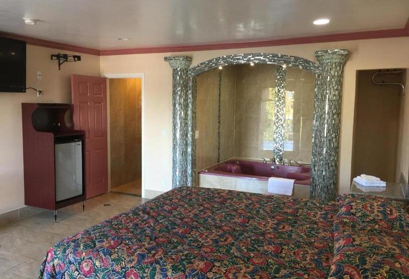 Мотель Foxy S Motor Inn On Florence & Hoover St